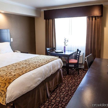 Marinwood Inn & Suites نوفاتو المظهر الخارجي الصورة
