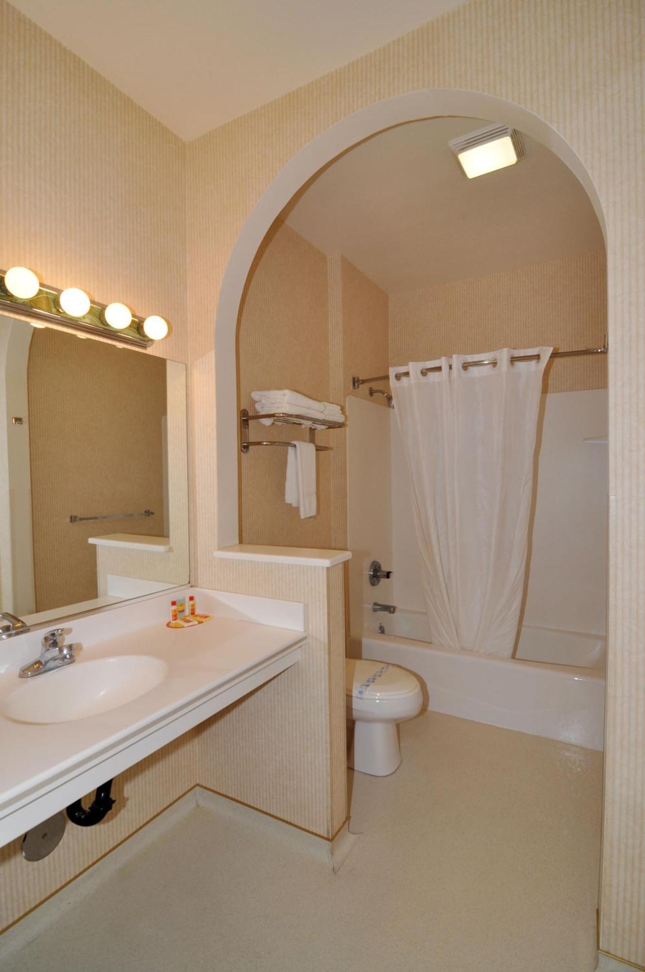 Marinwood Inn & Suites نوفاتو المظهر الخارجي الصورة