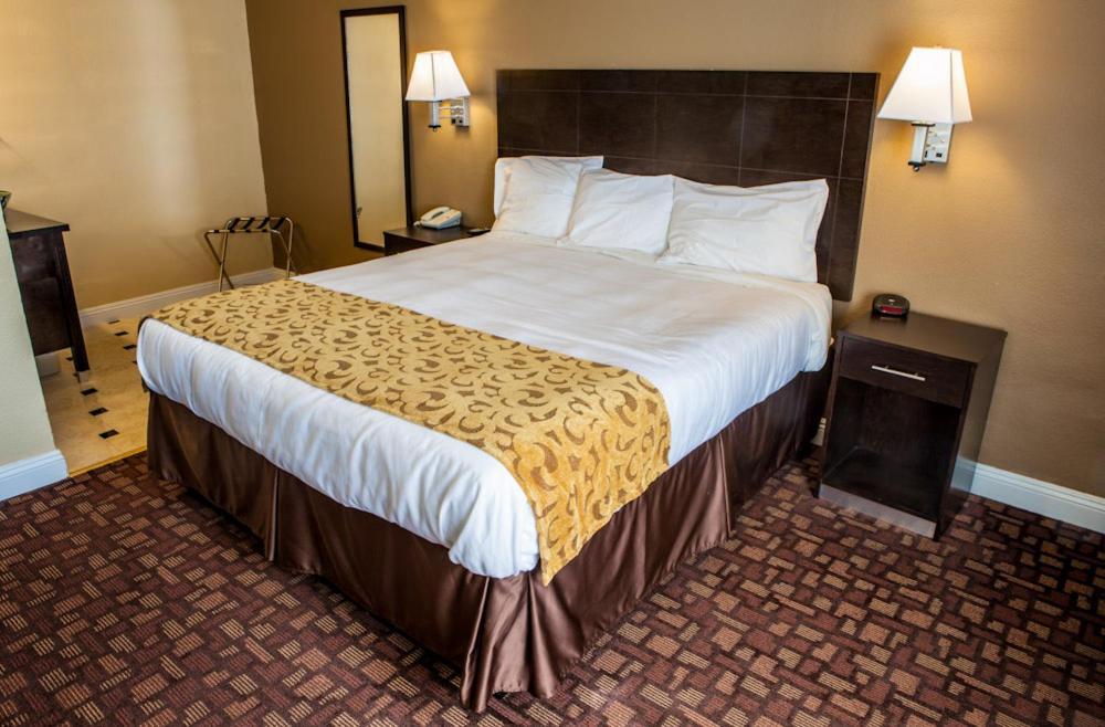 Marinwood Inn & Suites نوفاتو المظهر الخارجي الصورة