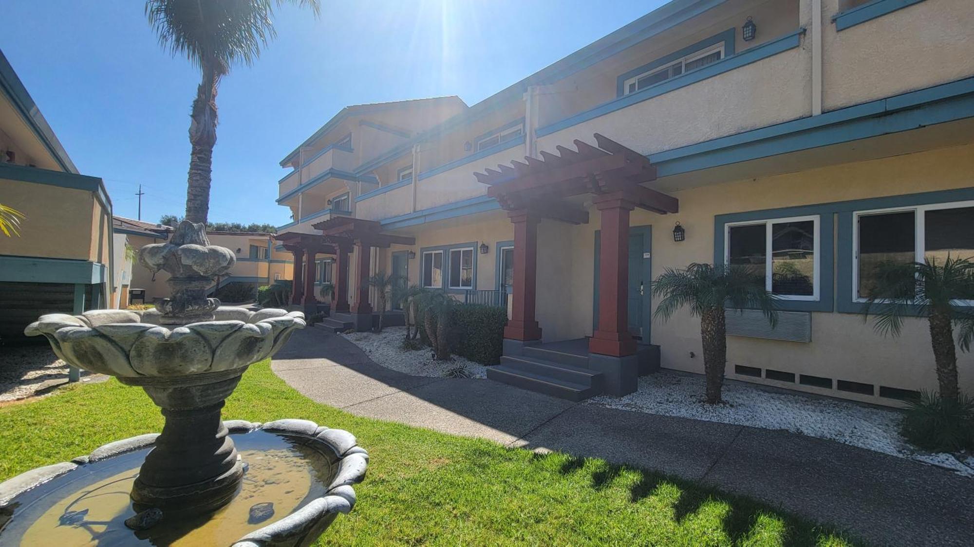Marinwood Inn & Suites نوفاتو المظهر الخارجي الصورة