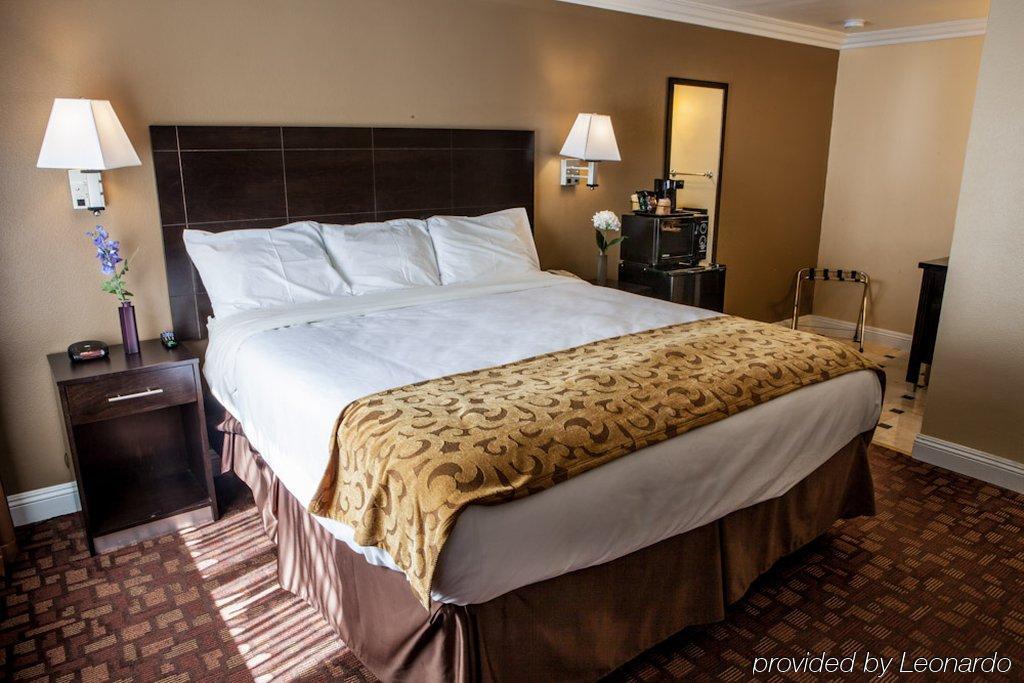 Marinwood Inn & Suites نوفاتو المظهر الخارجي الصورة