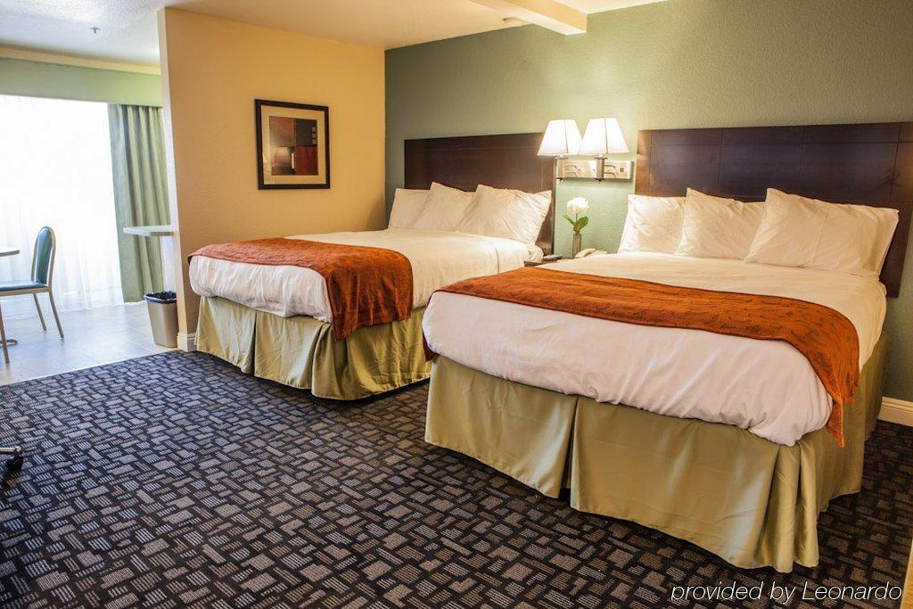 Marinwood Inn & Suites نوفاتو المظهر الخارجي الصورة